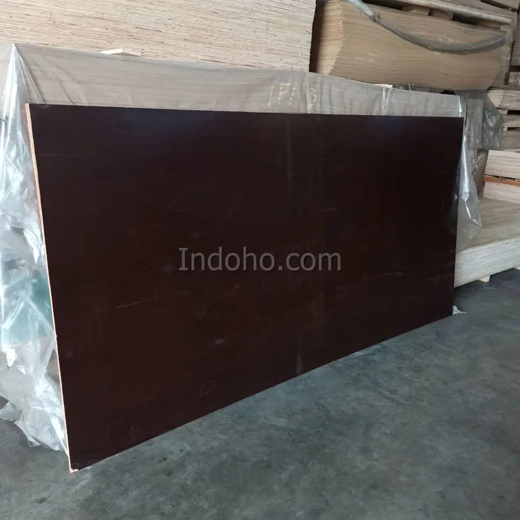 Perbandingan single face dan double face plywood phenolic film face